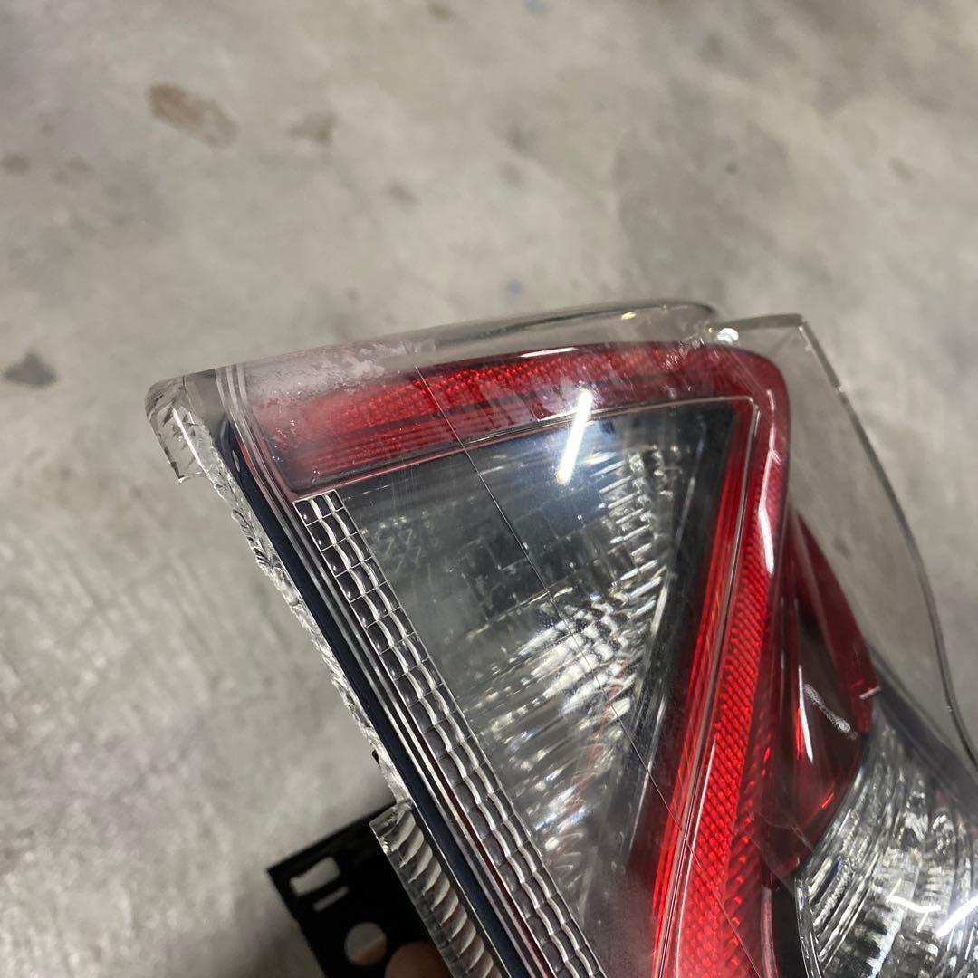 50プリウス　前期　テールランプ　右側