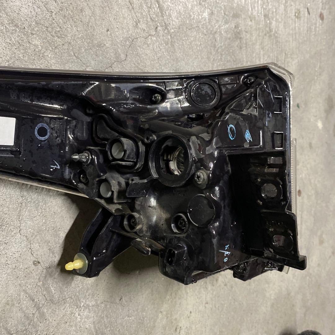 50プリウス　前期　テールランプ　右側