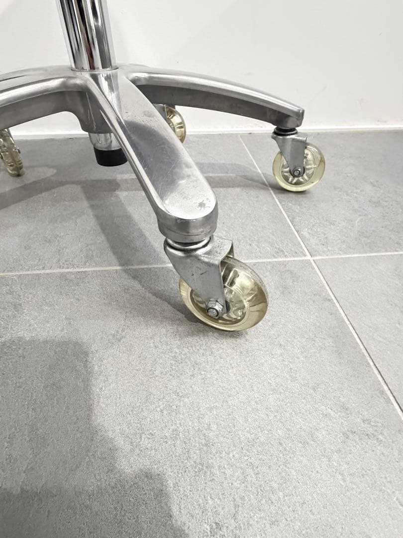 タカラベルモント　D-STOOL ALUMI