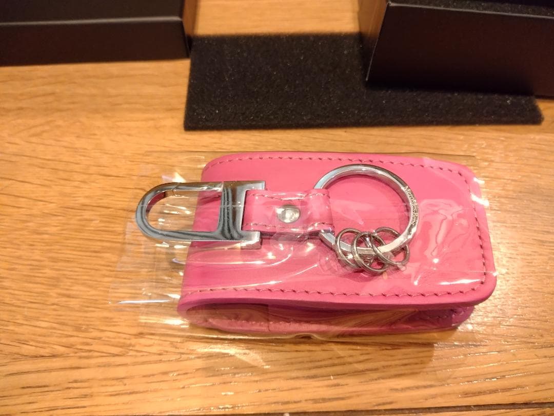 yukachel様メルセデスベンツ 純正 キーカバー 牛革 GEN8 pink