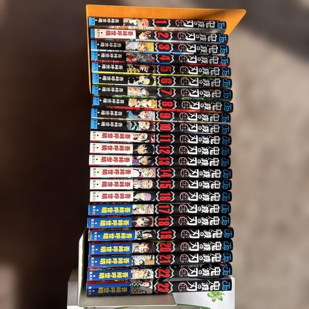 鬼滅の刃全23巻セットと鬼殺隊見聞録1