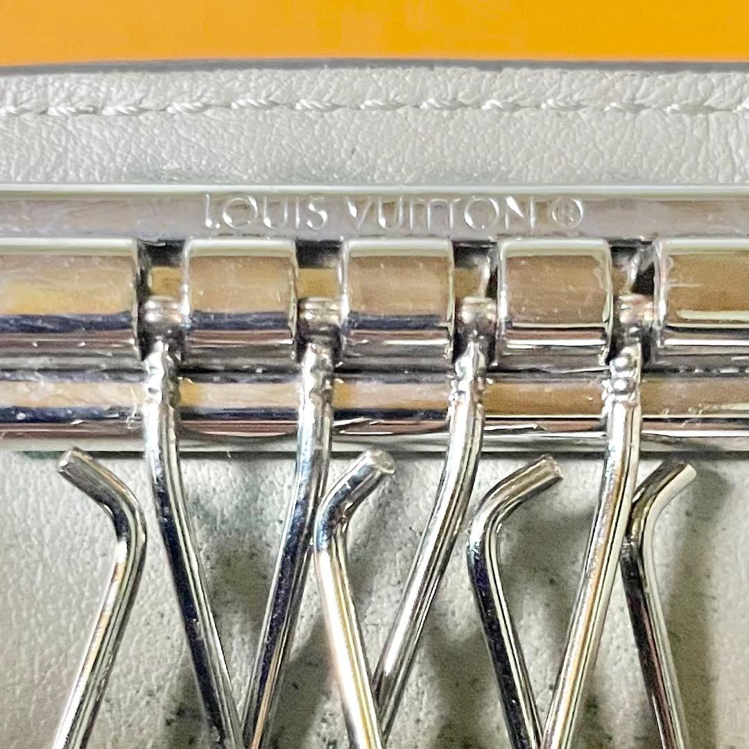 LOUIS VUITTONモノグラムマヒナ ミュルティクレ4 4連 キーケース