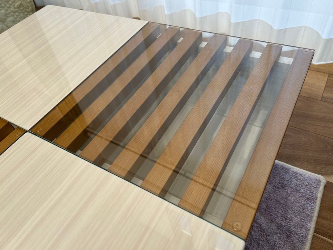 モダンデザインのセンターテーブル