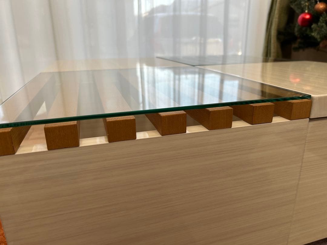 モダンデザインのセンターテーブル