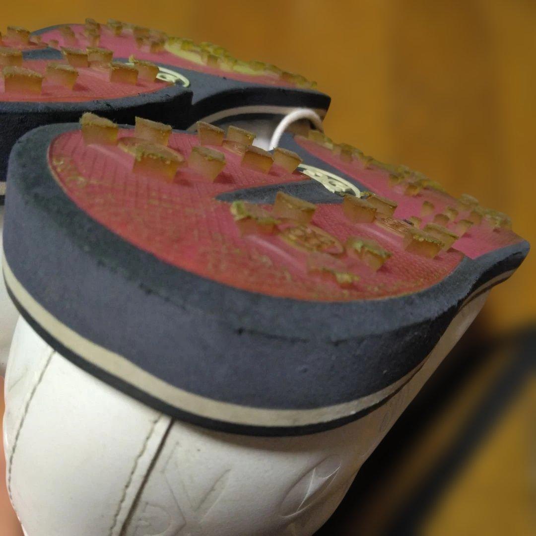 テーラーメイド×ジーフォア　コラボ　ゴルフシューズ　スパイクレスTI007