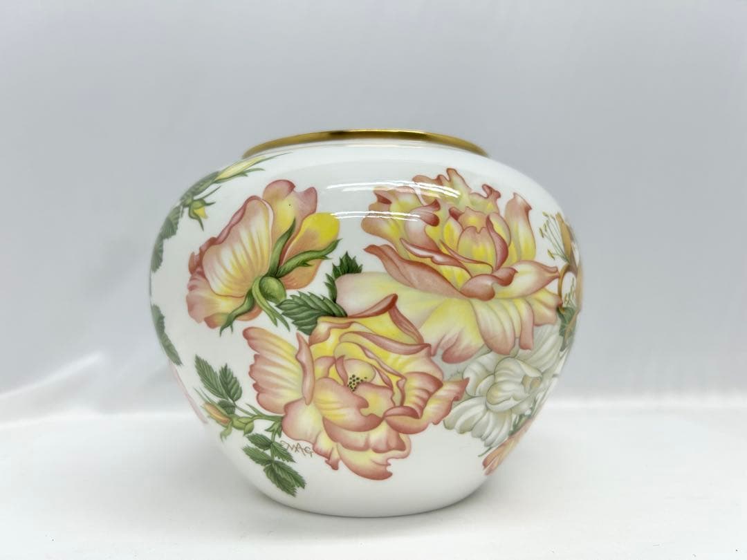 希少ウェッジウッド王立園芸協会 限定サマ ーローズ花瓶