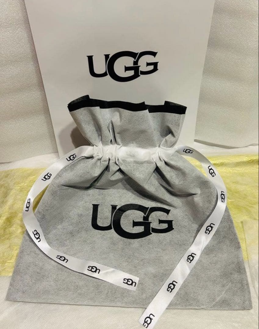 UGG ニット帽 ビーニー　パープル　新品未使用　タグ付き　定価9350円