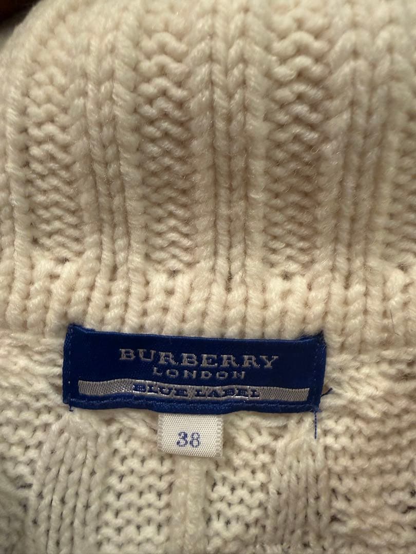 【希少】BURBERRYアイボリー ケーブルニット ポンチョ(38)