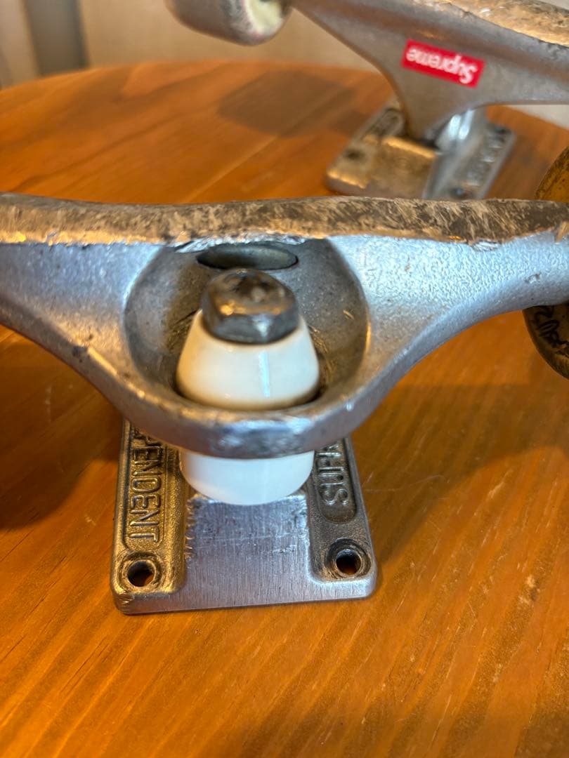 ル*ィ様 Supreme トラック independent ウィール、