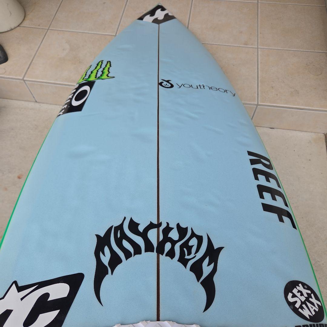 グリフィン本人使用28Llost surfboards mayhem