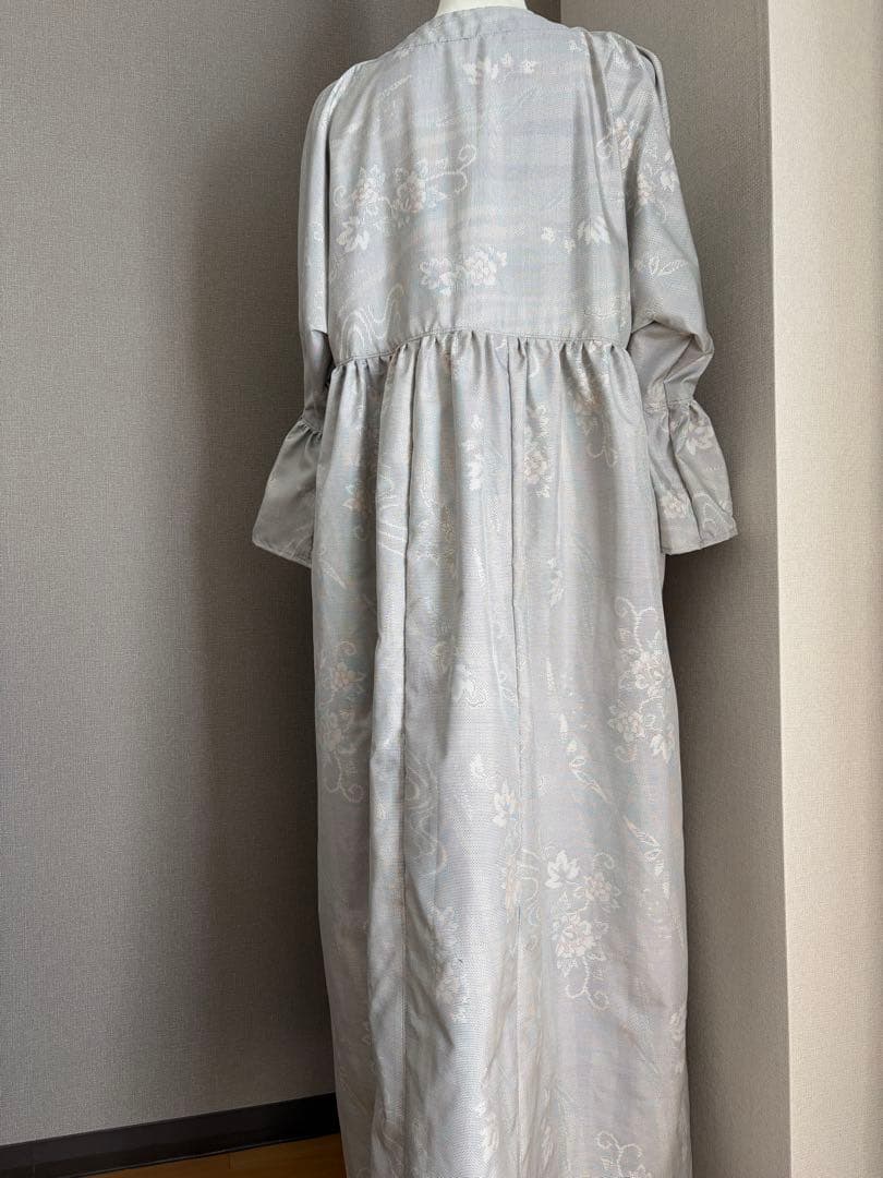 ★着物リメイク★　大島紬　フリル袖のゆったりワンピ　エレガントな白大島紬