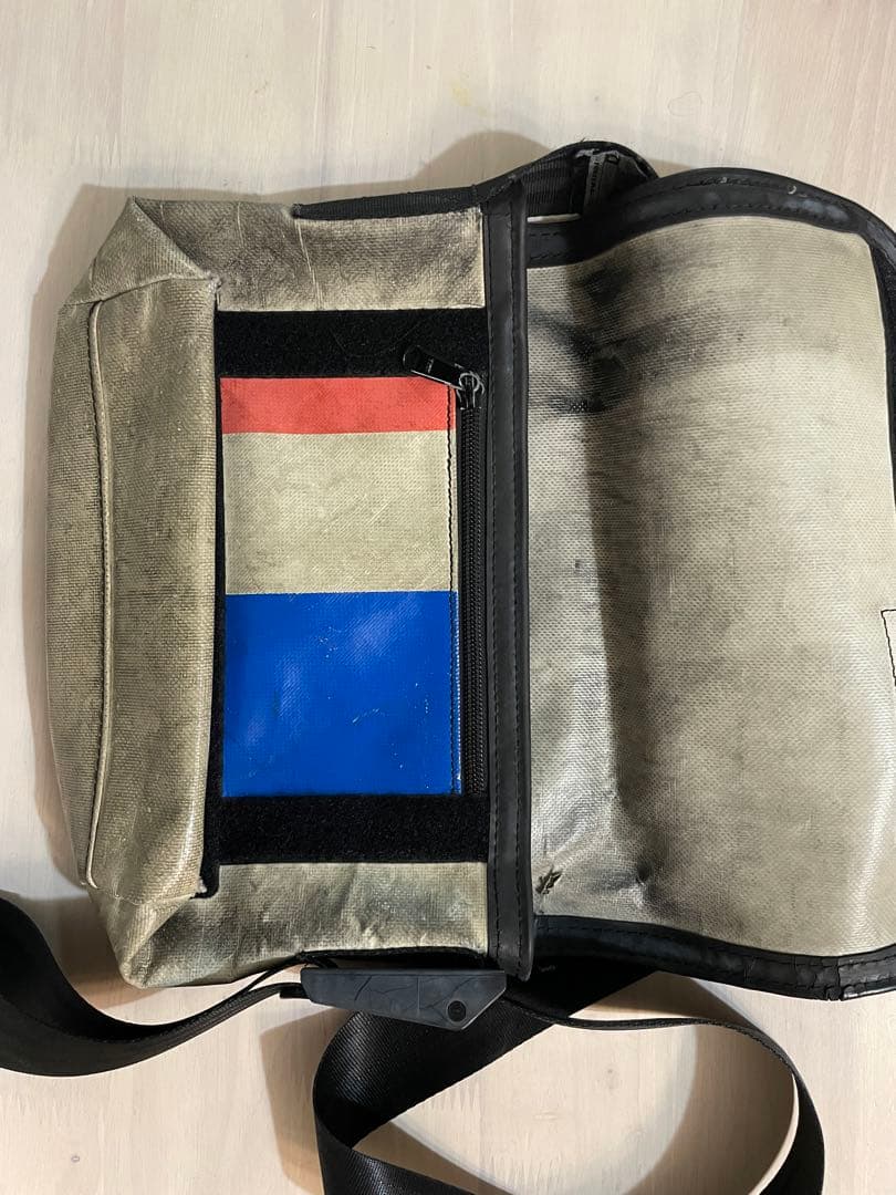 FREITAG メッセンジャーバッグ グレー 赤