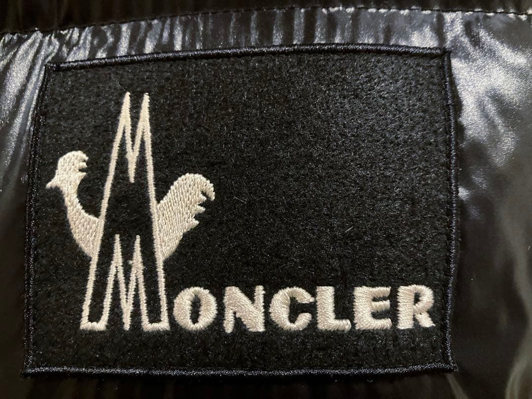【正規品認証確認済】美品モンクレール　ダウンベストブラックBANKER サイズ3