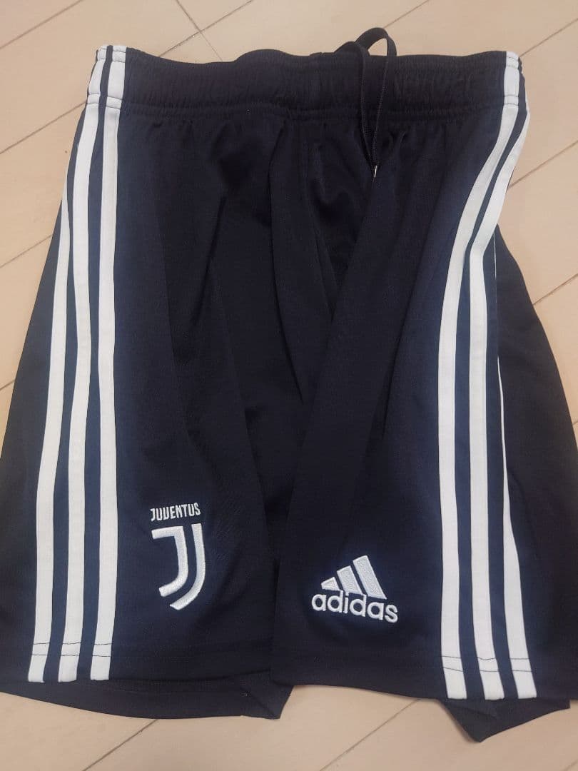 【 adidas ユーベ CR7 】ユニフォーム（ M size ）