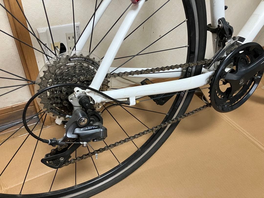 GIANT ESCAPE R DROPホワイトクロスバイク 速度計、鍵付き