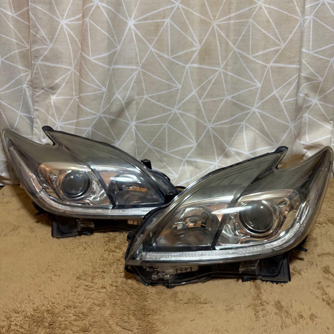 【純正品】 プリウス30 HID ヘッドライト左右 パラスト付き