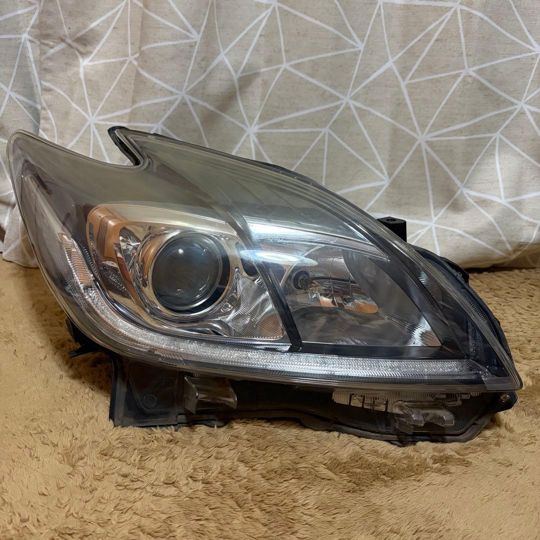 【純正品】 プリウス30 HID ヘッドライト左右 パラスト付き