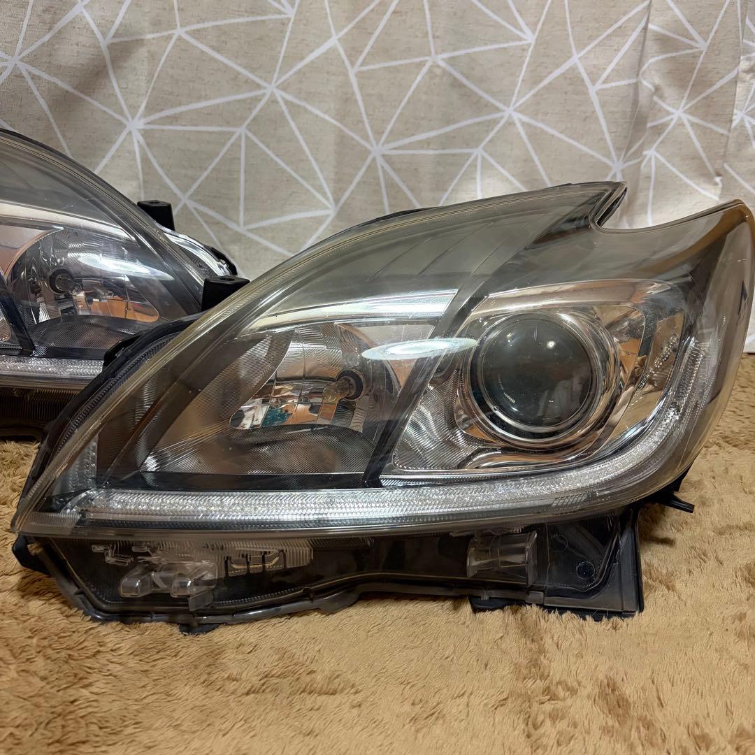 【純正品】 プリウス30 HID ヘッドライト左右 パラスト付き