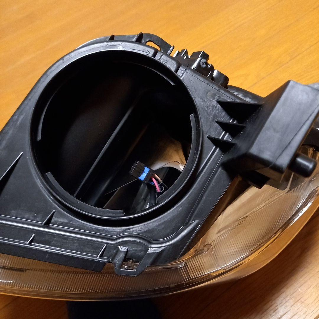 ダイハツタントカスタムLA600S純正右側ヘッドライトユニット