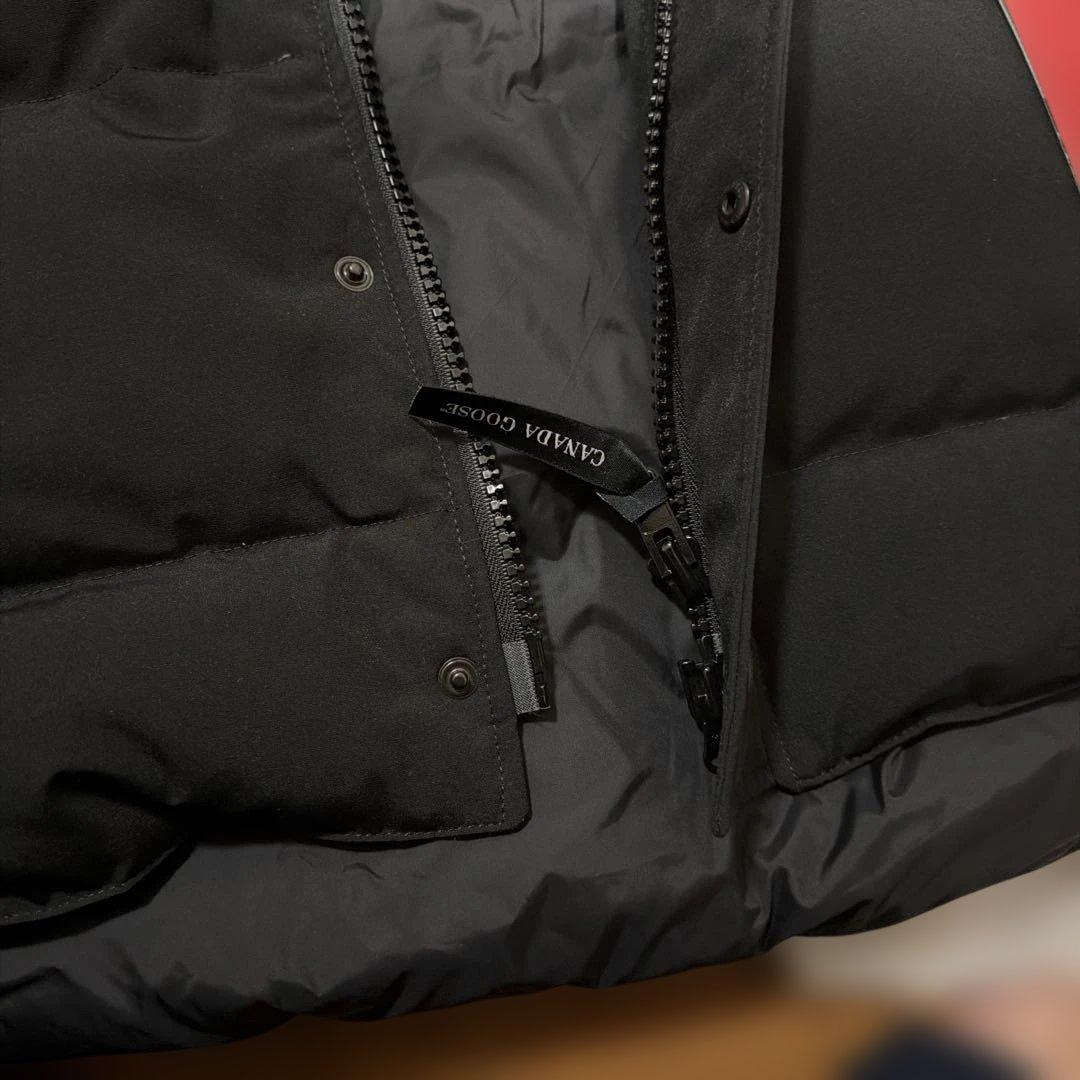 美品！  ブラックダウンベスト Mサイズ 箱あり。