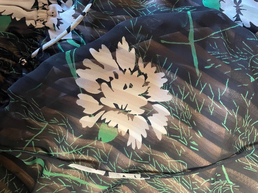 花柄ロングワンピース 長袖 フリル付き