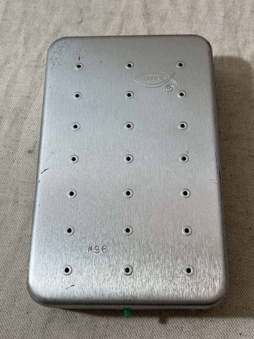 中古美品！【PERRINE】 パーリン アルミフライボックス ＃９６ フライ付