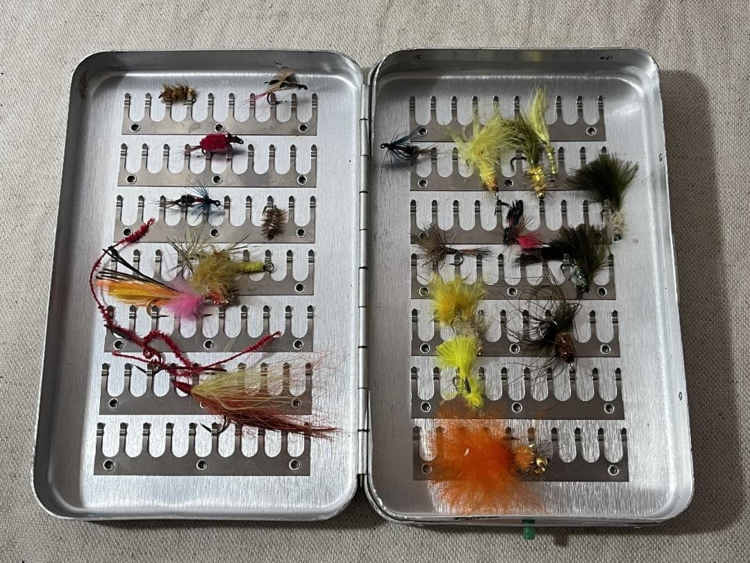 中古美品！【PERRINE】 パーリン アルミフライボックス ＃９６ フライ付