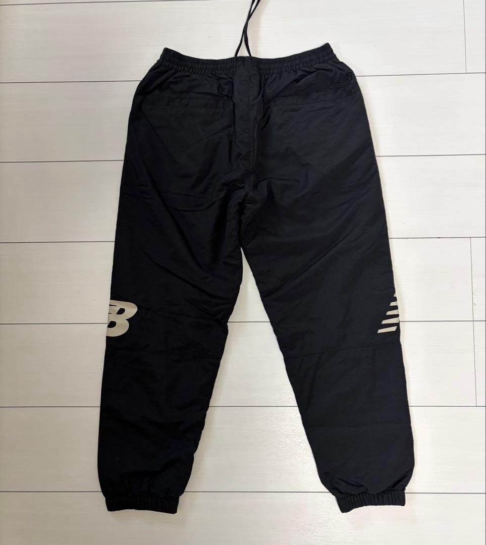 New Balance ウィンドブレーカーとジョガーパンツセット