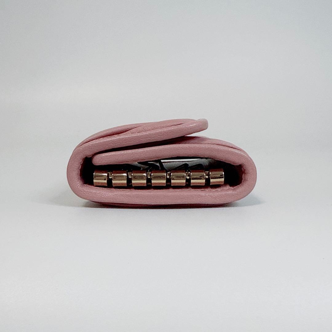 【未使用品級】miumiu ６連キーケース　マトラッセ　ローズピンク　レザー