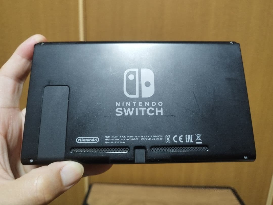 ニンテンドー Nintedo Switch 2018年製 本体のみ