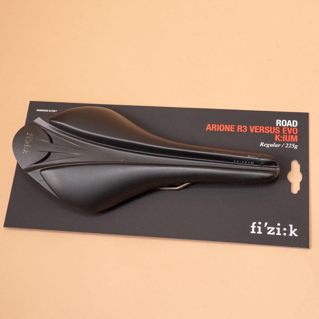 fi'zi:k アリオネ R3 VS EVO レギュラー　純正テールランプ付