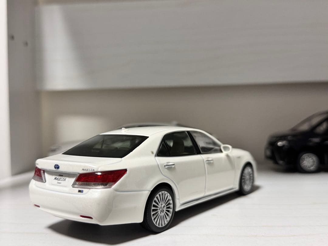 クラウン・マジェスタ　カラーサンプル ミニカー 1/30