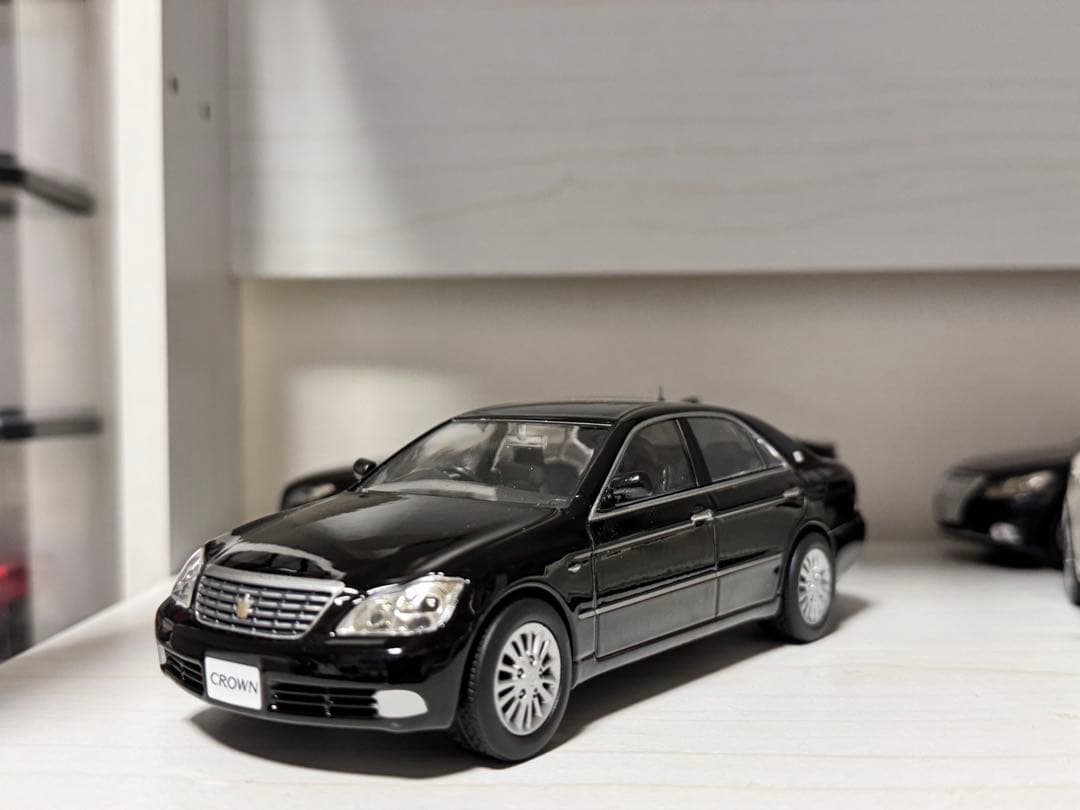 クラウン・マジェスタ　カラーサンプル ミニカー 1/30