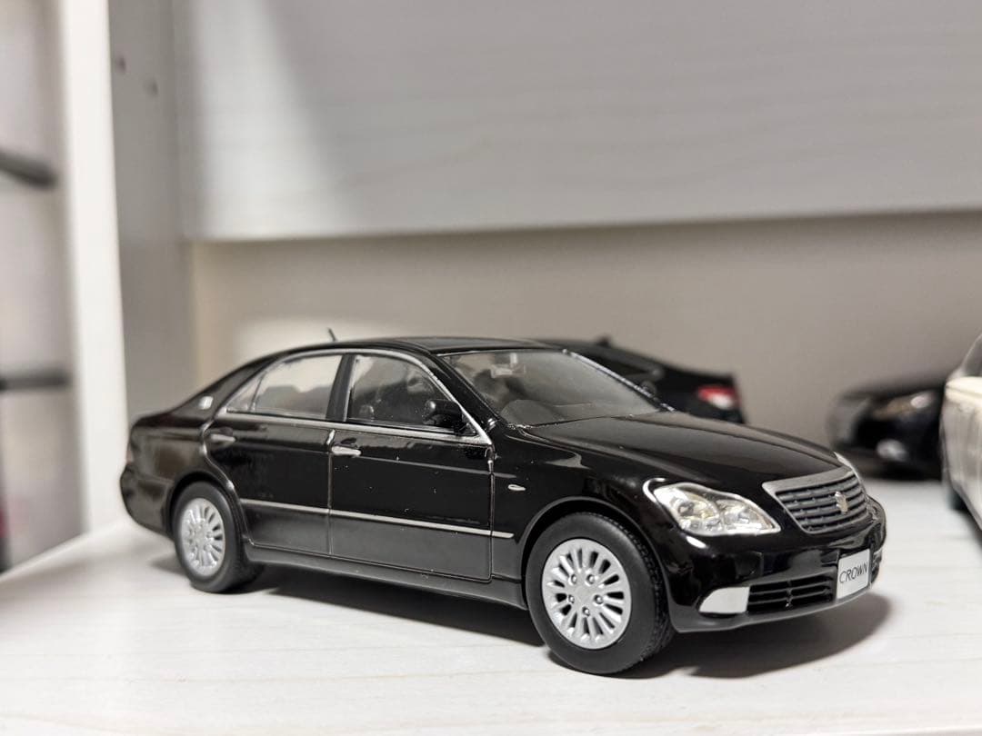 クラウン・マジェスタ　カラーサンプル ミニカー 1/30