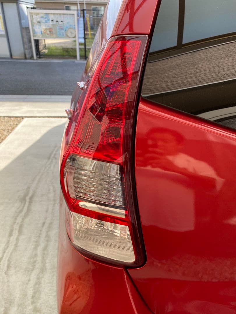 プリウスαテールランプ値下げしました。