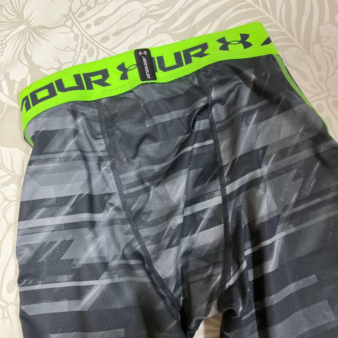 Under Armour トレーニングセット 長袖シャツとレギンス