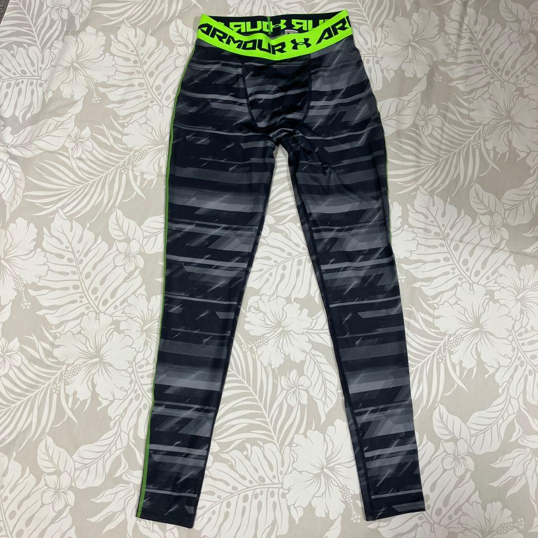 Under Armour トレーニングセット 長袖シャツとレギンス