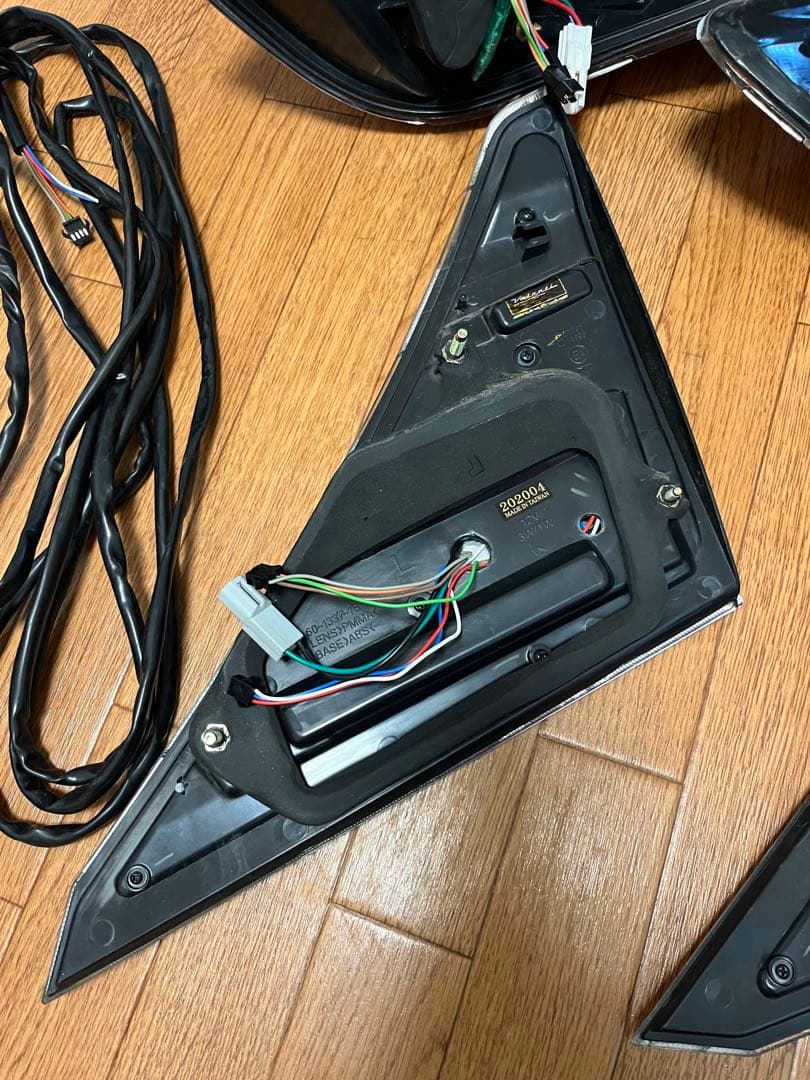 ヴァレンティ テールランプ シーケンシャル 20 アルファード ヴェルファイア