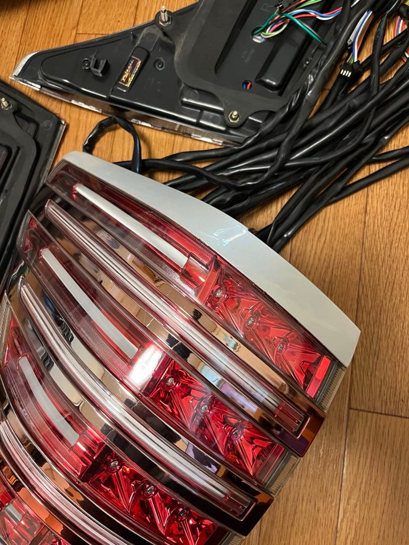 ヴァレンティ テールランプ シーケンシャル 20 アルファード ヴェルファイア