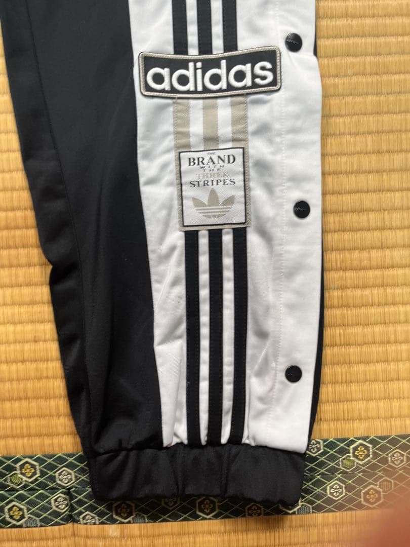 adidas アディブレイク　限定モデル トラックパンツ　ブラックピンク着用