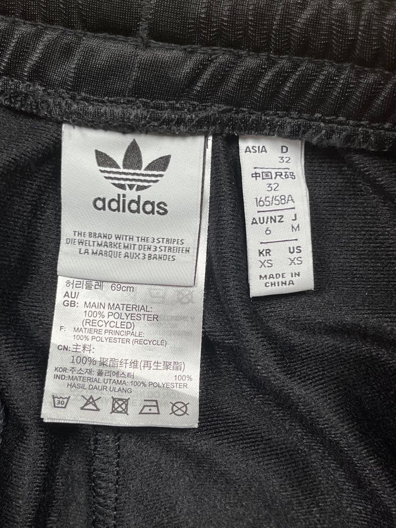 adidas アディブレイク　限定モデル トラックパンツ　ブラックピンク着用