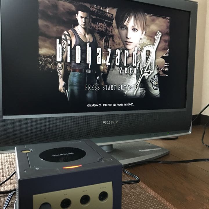 ゲームキューブ 本体　メモリーカード３つ　ゲームソフト付き（バイオハザード0）