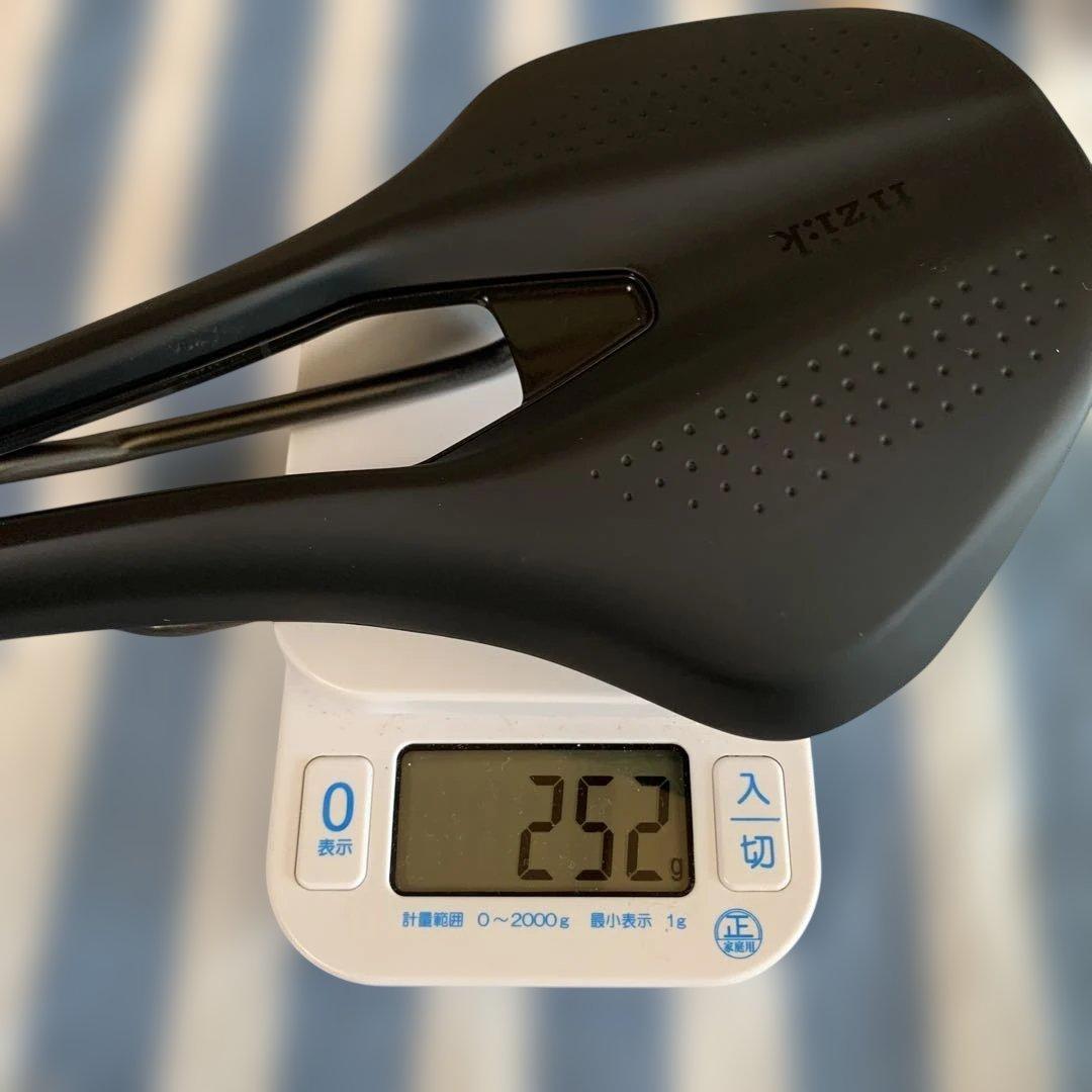 フィジーク テンポアルゴ キウムレール160ミリ ブラックサドル 箱付き