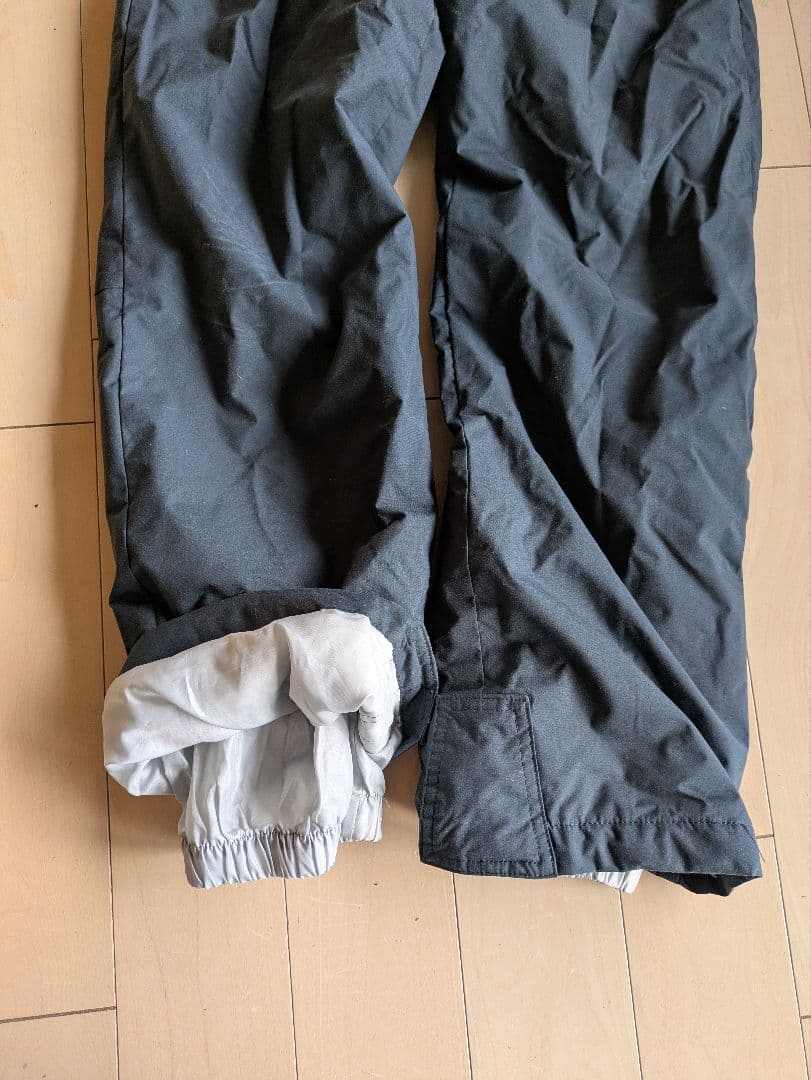 ゲレンデで見つけやすい！【DESCENTE】135→145子ども用スキーウェア