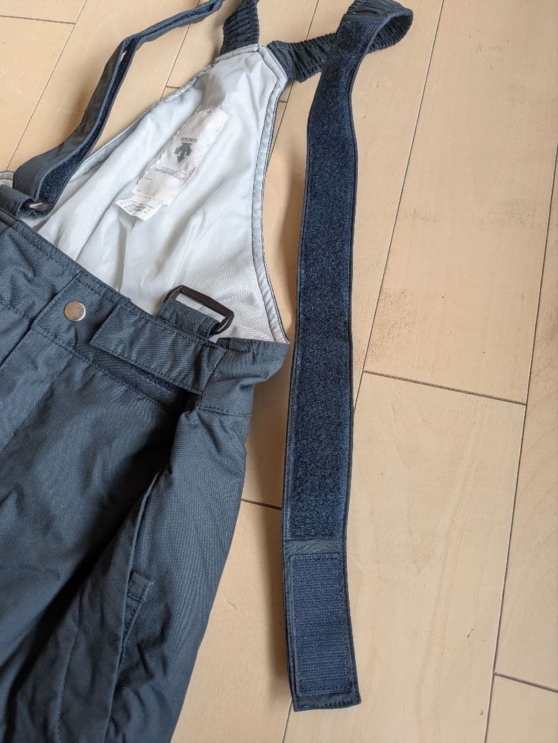 ゲレンデで見つけやすい！【DESCENTE】135→145子ども用スキーウェア