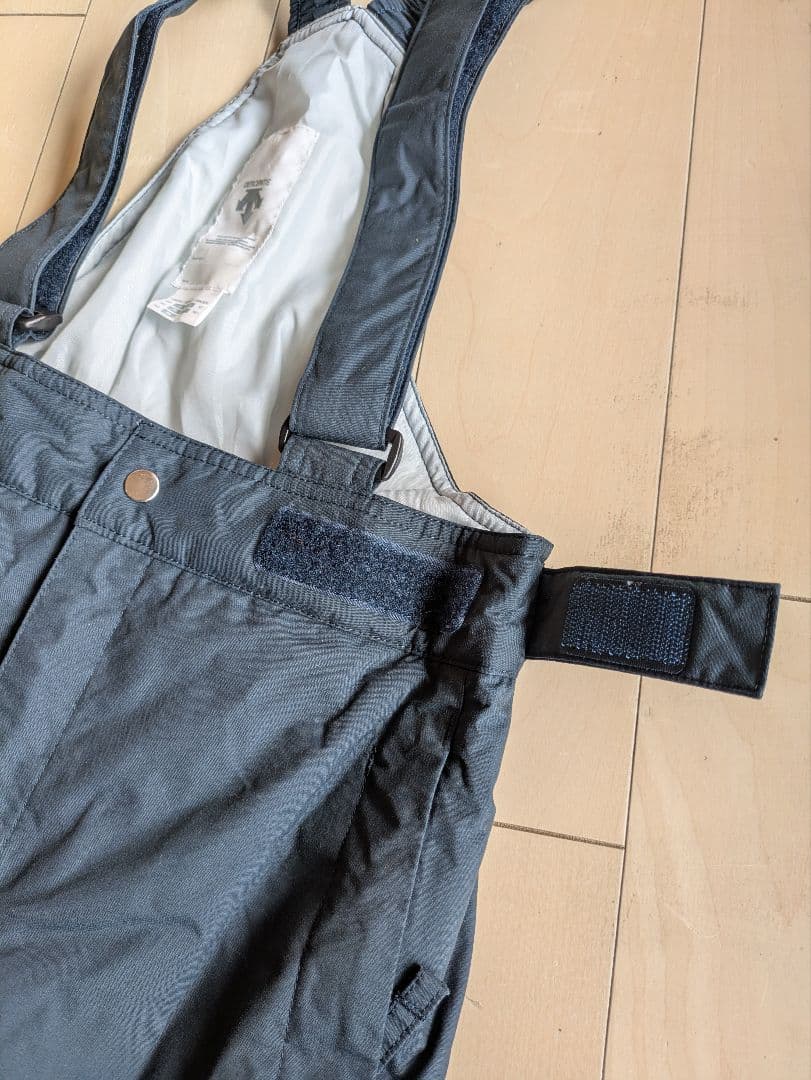 ゲレンデで見つけやすい！【DESCENTE】135→145子ども用スキーウェア