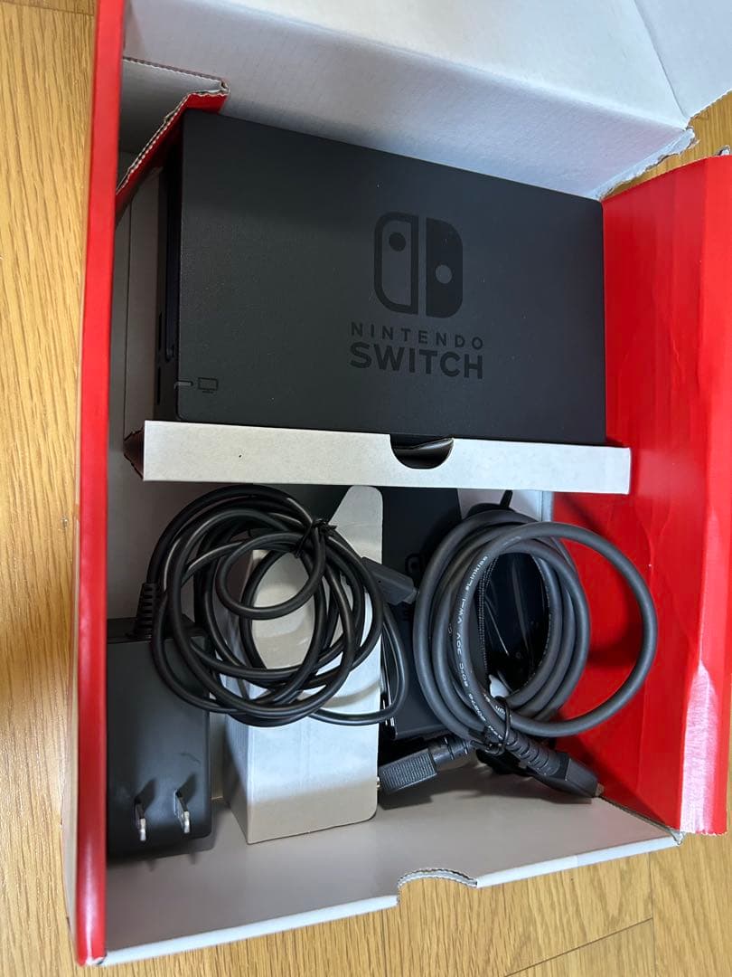 おまけ付き　任天堂　Switch 本体 + 桃鉄ワールド 美品