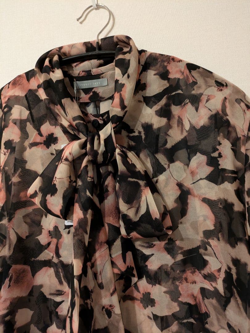 新品*定価3.7万 セオリーリュクス 今季完売 フローラルプリントブラウス