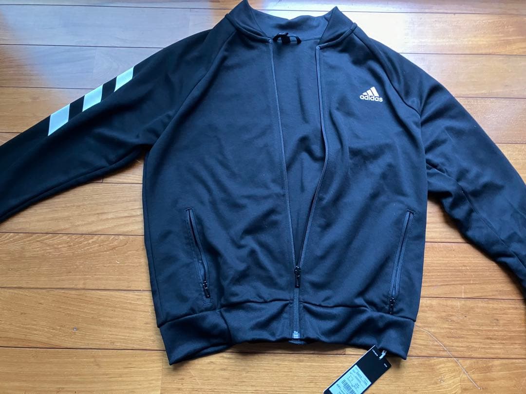 新品　adidas ブラック ジャージセット　160