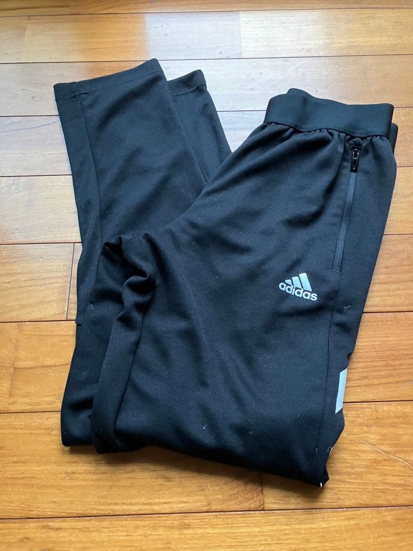 新品　adidas ブラック ジャージセット　160